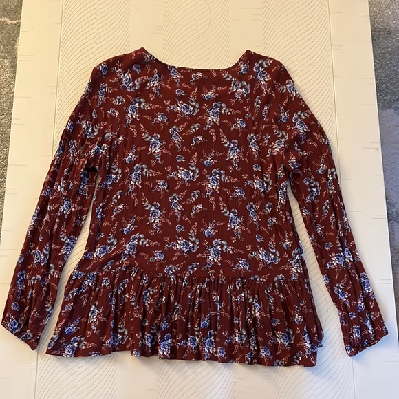 American Eagle Flowy Top - Picture 4 of 6